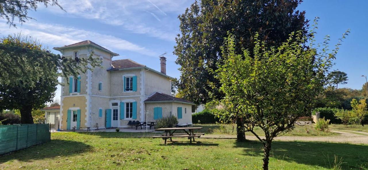 Avec Piscine Et Billard *